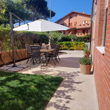 Casa Del Sole Apartments With Garden マリーナ・ディ・ピサ エクステリア 写真
